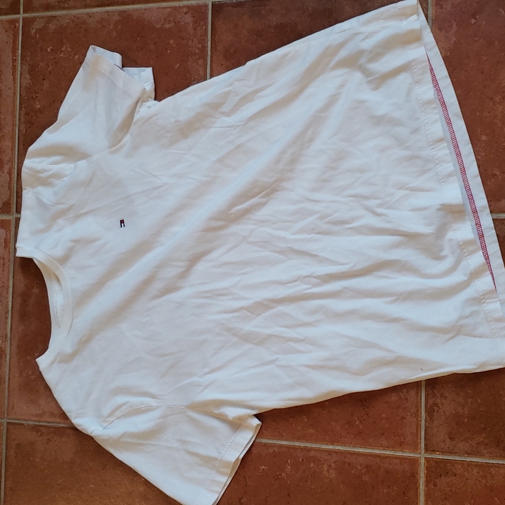 White Tommy Hilfiger tshirt